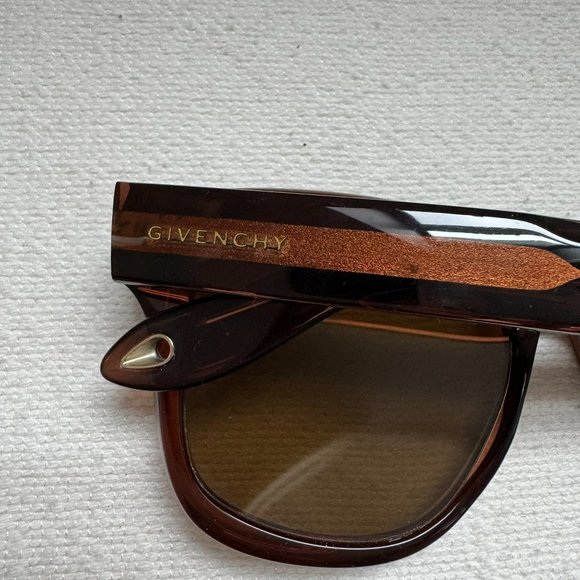 GIVENCHY - OVERSIZED Y2K SUNGLASSES - Picture 8 of 9